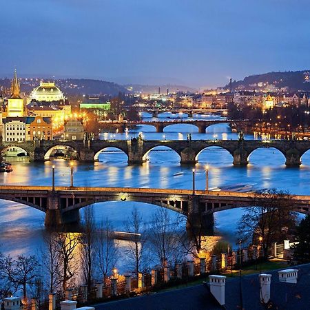 Quiet Apartment With Balcony Charles Bridge Prague Luaran gambar